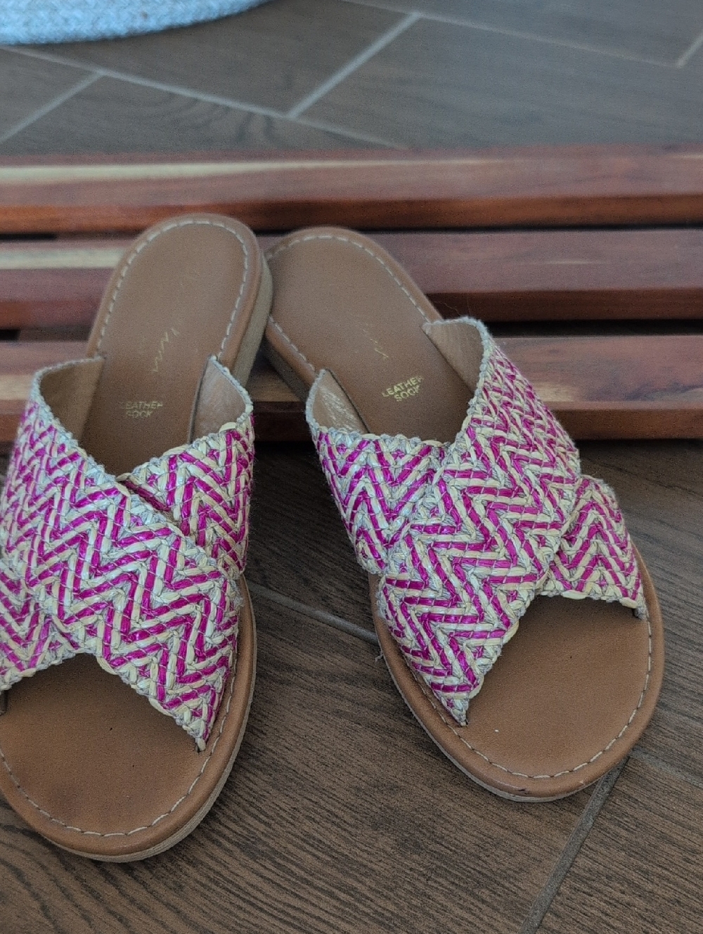Avellini Woven Pink Chevron Slide Sandals - Size 8